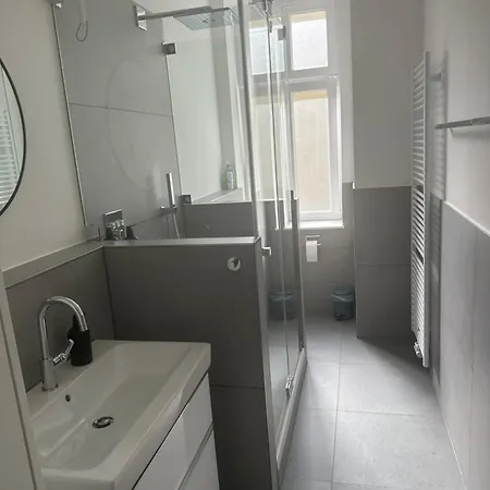 Frisch Sanierte Altbauwohnung Helmholtzplatz *