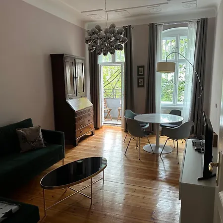 Frisch Sanierte Altbauwohnung Helmholtzplatz * Berlin
